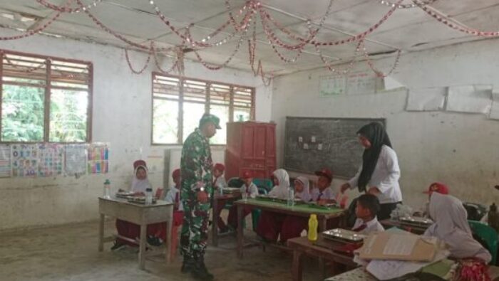 Koramil 02/TL Kawal Pendistribusian Makan Bergizi Gratis Bagi Pelajar Di Kualuh Hilir