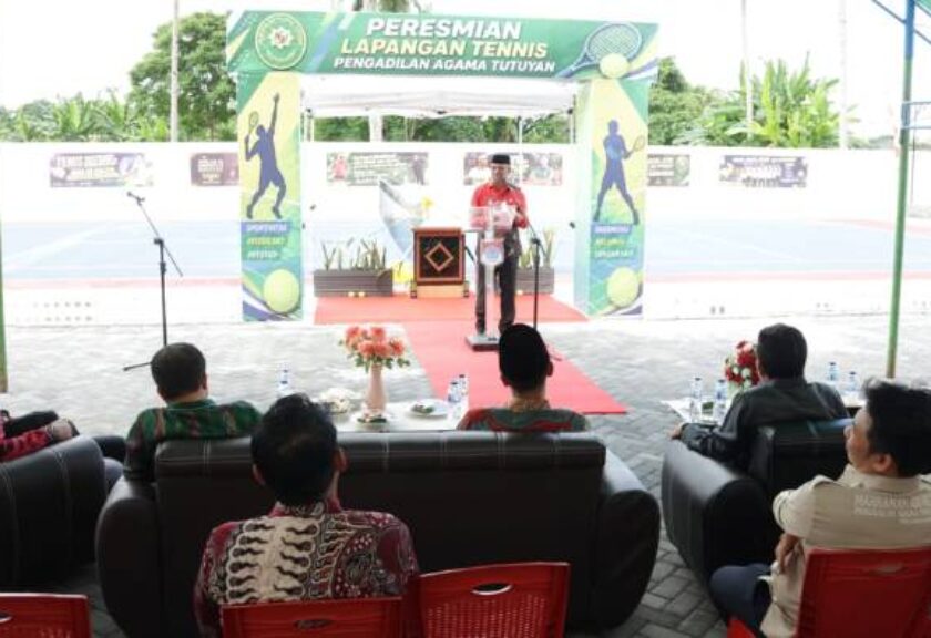 Bupati Oskar Manoppo Resmikan Lapangan Tenis Pengadilan Agama Tutuyan