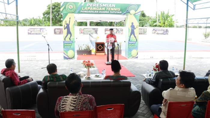 Bupati Oskar Manoppo Resmikan Lapangan Tenis Pengadilan Agama Tutuyan