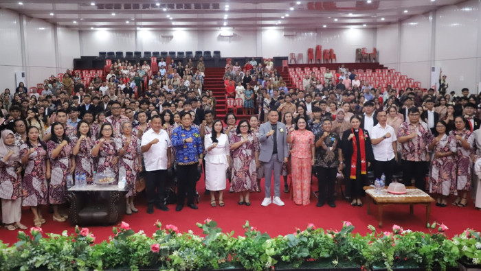 Bupati Ronald Kandoli Hadiri Ibadah Syukur Kelulusan SMAN 1 Ratahan, Titip Pesan Menyentuh untuk Siswa