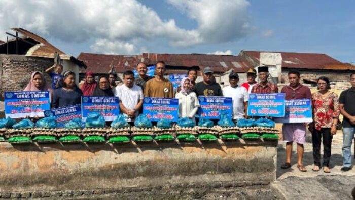 Dandim 0209/LB Dampingi Bupati Salurkan Bantuan Korban Kebakaran, Wujud Nyata Kepedulian Untuk Rakyat