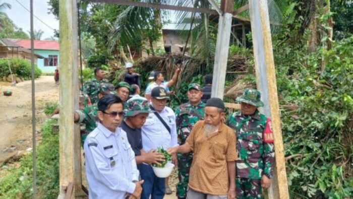 Koramil 08/RP Wujudkan Kepedulian Lewat Pembangunan Jembatan Garuda Di Bilah Barat