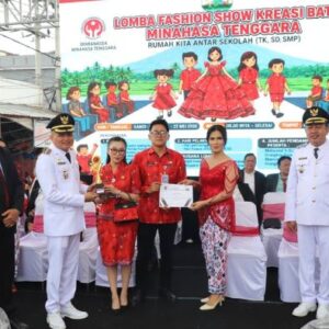 Semarak HUT ke-19 Mitra, Ronald Kandoli Serahkan Hadiah Lomba Busana Batik Rumah Kita