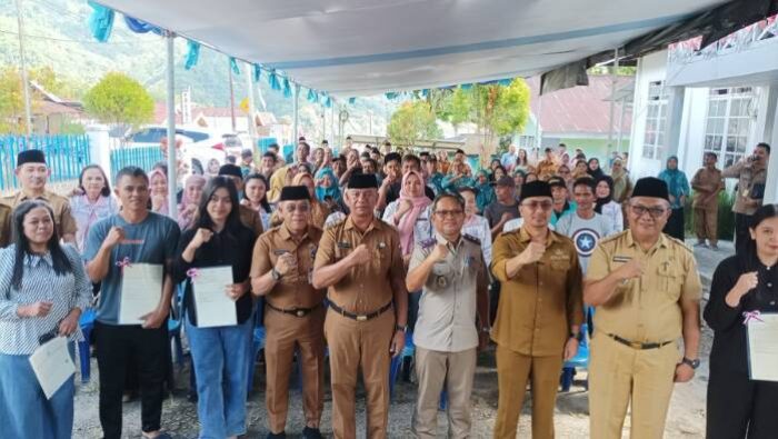 Bupati Oskar Manoppo Serahkan 58 Sertifikat PTSL di Modayag, Warga Boltim Kini Miliki Kepastian Hukum Tanah