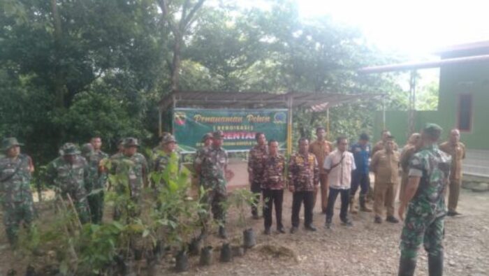 Jaga Bantaran Sungai Dan Cegah Erosi, Koramil 07/Aek Kota Batu Tanam 175 Bibit Pohon