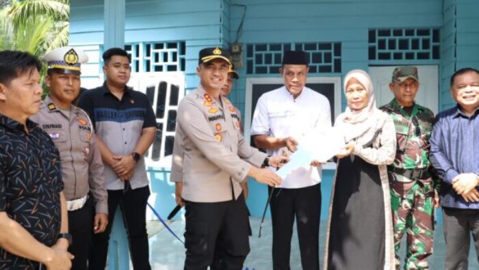 Lewat Bedah Rumah, Polres Labuhanbatu Tunjukkan Kepedulian Dan Dekatkan Diri Dengan Masyarakat
