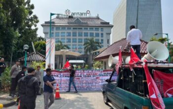 (Massa Aksi GPM di Kantor Pusat Antam Jakarta)