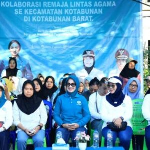 Ketua TP PKK Boltim Dukung Gerakan Remaja Lintas Agama Lewat Aksi Jumat Bersih di Kotabunan