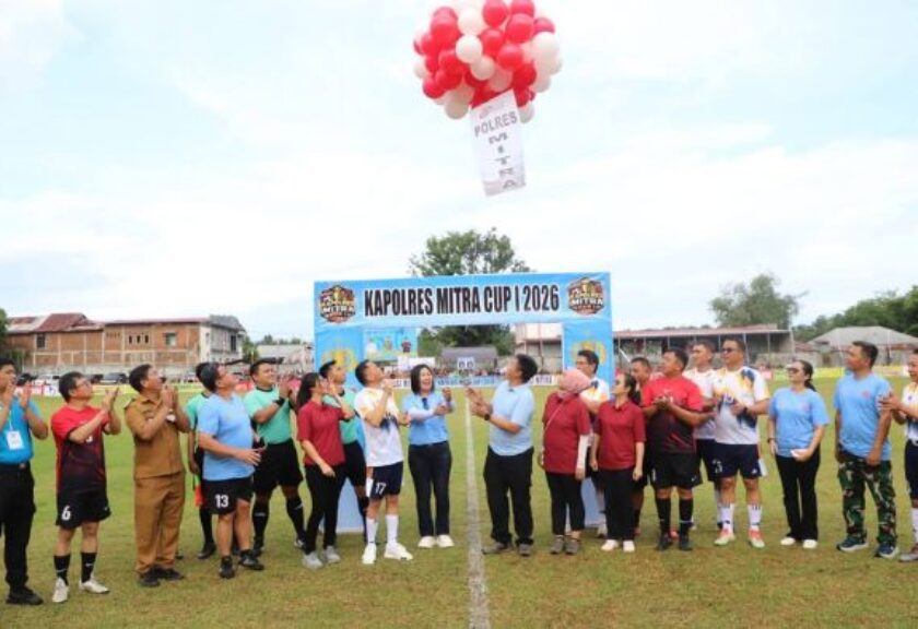 Ronald Kandoli Resmi Buka Kapolres Mitra Cup 2026, Lapangan Gelora Tababo Dipenuhi Antusias Warga