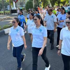 Semarak HKG PKK ke-54, Stefa Kandoli Antou Ikut Jalan Sehat dan Cek Kesehatan Gratis