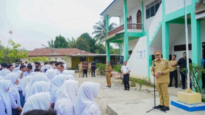 Kunjungi Yayasan Perguruan Nasional Petatal, Bupati Batu Bara Berikan Motivasi kepada Siswa