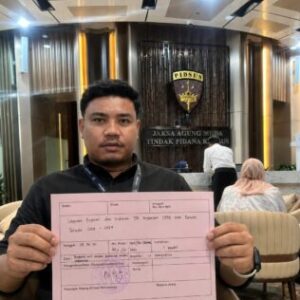 Foto Istimewa: (Sarjan Hu Ketua Wilayah SEMMI Maluku Utara di Gedung Kejagung RI)