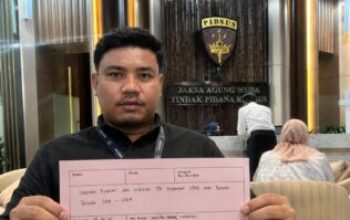 Foto Istimewa: (Sarjan Hu Ketua Wilayah SEMMI Maluku Utara di Gedung Kejagung RI)