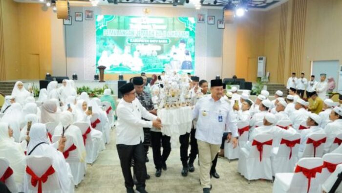 Bupati Baharuddin Pimpin Tepung Tawar Jemaah Haji, Komitmen Tingkatkan Pelayanan Haji di Batu Bara