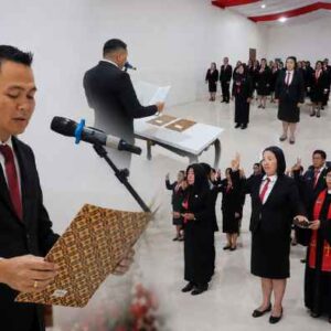 Bupati Ronald Kandoli Lantik Kepala Sekolah dan Pejabat Fungsional
