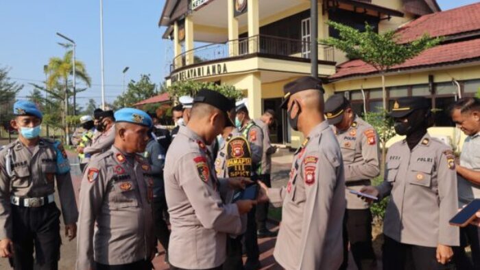 Wakapolres Ketapang Bersama Sipropam Laksanakan Gaktiplin, Cek Sikap Tampang dan Ponsel Personel