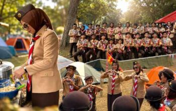 Hangatnya Ketua Kwarcab Boltim Bersama Kontingen Jamnas XII, Goreng Bakwan hingga Nyanyi Yel-Yel