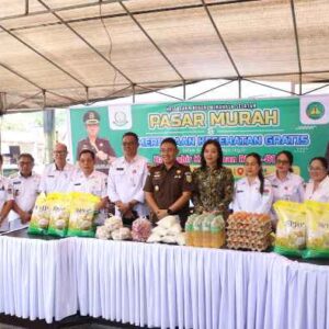 Sambut HUT Kejaksaan RI ke-81, Kejari Minsel-Mitra Gelar Pengobatan Gratis dan Pasar Murah