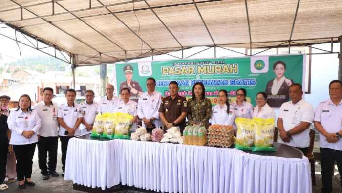 Sambut HUT Kejaksaan RI ke-81, Kejari Minsel-Mitra Gelar Pengobatan Gratis dan Pasar Murah