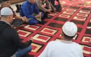 Jaga Kedekatan dengan Warga, Kapolsek Pontianak Utara Ikut Tradisi Robo-Robo
