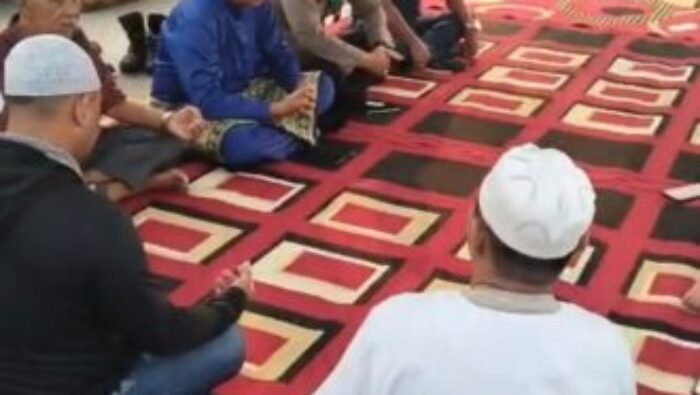 Jaga Kedekatan dengan Warga, Kapolsek Pontianak Utara Ikut Tradisi Robo-Robo