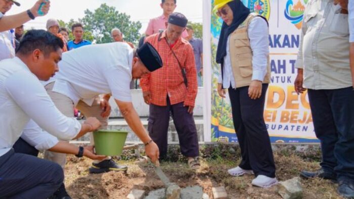 Bupati Batu Bara Letakkan Batu Pertama Videotron di Sei Bejangkar