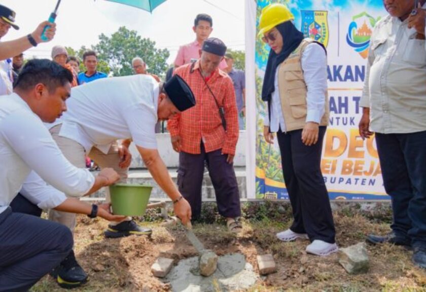 Bupati Batu Bara Letakkan Batu Pertama Videotron di Sei Bejangkar