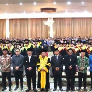 Bupati Oskar Manoppo Hadiri Wisuda IAIK dan STMIK Multicom, Dorong Lulusan Berkontribusi untuk Daerah