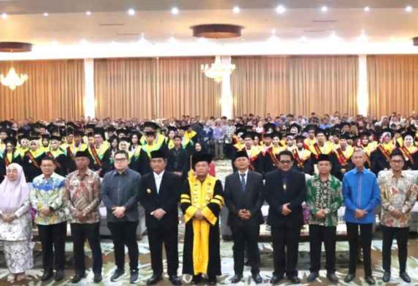 Bupati Oskar Manoppo Hadiri Wisuda IAIK dan STMIK Multicom, Dorong Lulusan Berkontribusi untuk Daerah