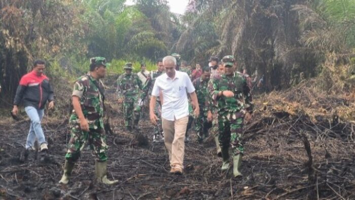Dandim Hadir Di Tengah Kobaran Api, Bentuk kesiapsiagaan dan Kepedulian Tinggi Terhadap Ancaman Karhutla
