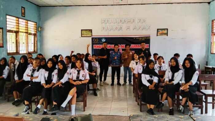 PWI Boltim dan PT ASA Bekali Siswa SMA Motongkad dengan Dasar Jurnalistik