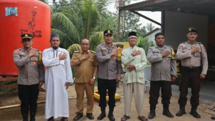 Wujud Kepedulian Polri, Kapolres Ketapang Serahkan Sumur Bor Presisi untuk Ponpes Tahfidzul Qur’an Al Muttaqin