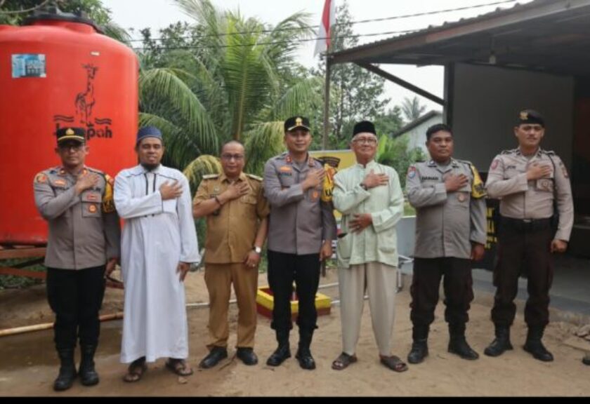 Wujud Kepedulian Polri, Kapolres Ketapang Serahkan Sumur Bor Presisi untuk Ponpes Tahfidzul Qur’an Al Muttaqin