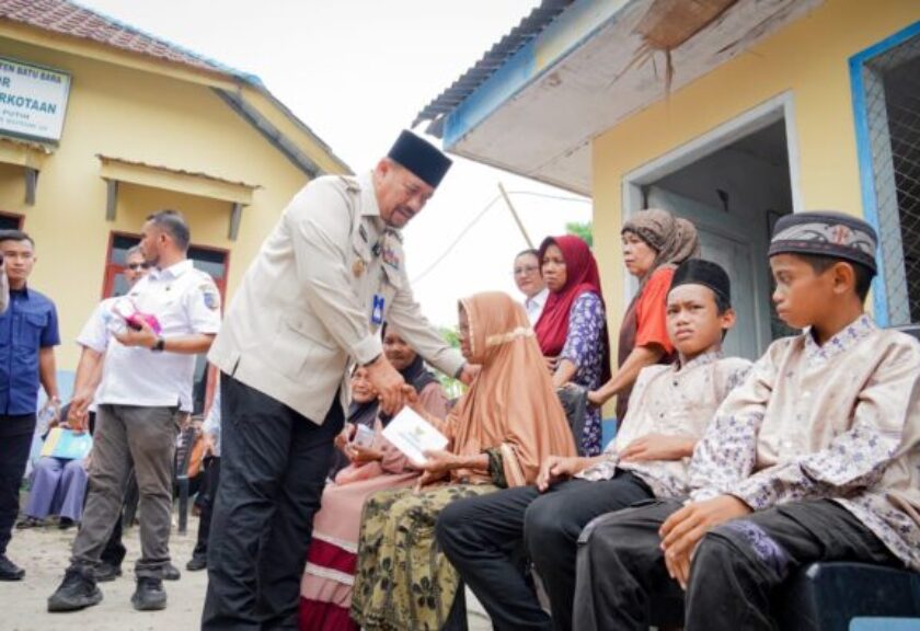 Jemput Bola! Bupati Baharuddin Bawa Pelayanan ke Tengah Warga Air Putih Lewat Program BERLAYAR