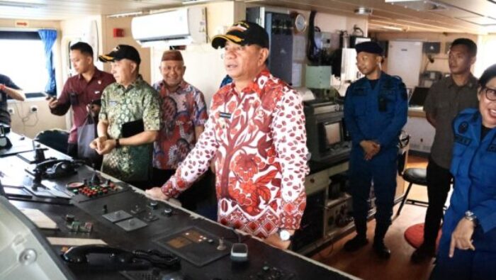 Bupati dan Wabup Boltim Tinjau Uji Coba Tambatan Kapal di Pelabuhan Kotabunan