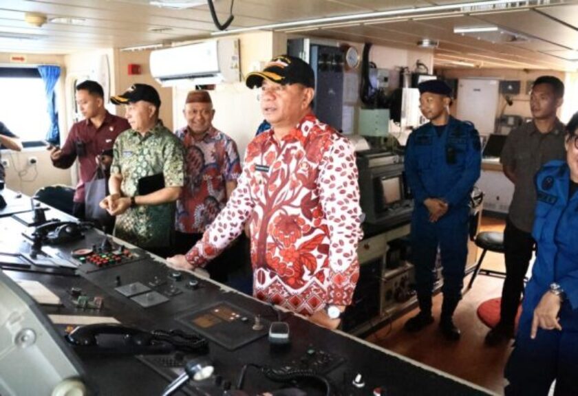 Bupati dan Wabup Boltim Tinjau Uji Coba Tambatan Kapal di Pelabuhan Kotabunan