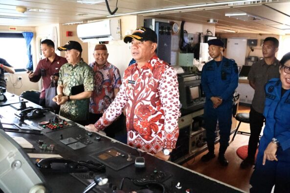 Bupati dan Wabup Boltim Tinjau Uji Coba Tambatan Kapal di Pelabuhan Kotabunan
