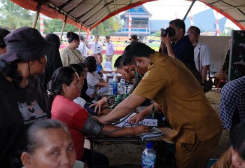 Di Balik Padatnya Antrean Pengobatan TMMD, Dedikasi Tenaga Medis Tuai Apresiasi Warga