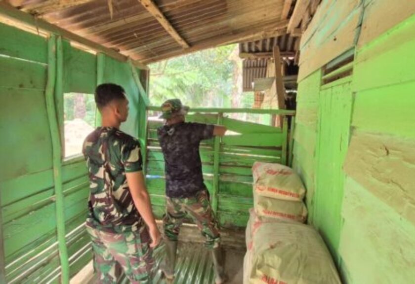 Wajah Tukirin Sumringah Melihat Rumahnya Mulai Dikerjakan Satgas TMMD ke-130 Kodim 0209/Labuhanbatu