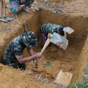 Pembangunan MCK Berlanjut, Satgas TMMD ke-130 Fokus Penggalian Septic Tank di Aek Batu