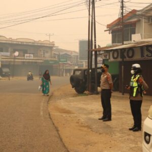 Wujudkan Pelayanan Prima di Pagi Hari, Kapolres Ketapang Bersama PJU Turun Langsung Laksanakan Pengaturan Arus Lalu Lintas