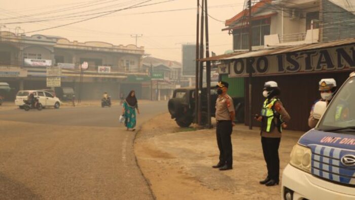Kapolres Ketapang Bersama PJU Turun Langsung Laksanakan Pengaturan Arus Lalu Lintas