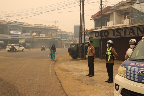 Kapolres Ketapang Bersama PJU Turun Langsung Laksanakan Pengaturan Arus Lalu Lintas
