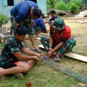 Wujudkan Rumah Layak Huni, Satgas TMMD ke-130 Kodim 0209/Labuhanbatu Terus Genjot Pembangunan RTLH
