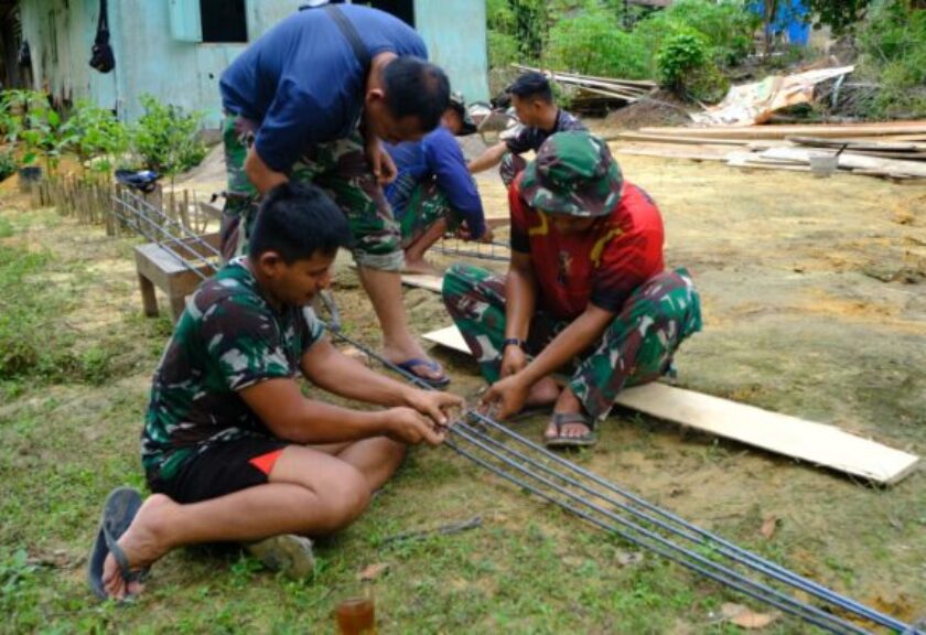 Wujudkan Rumah Layak Huni, Satgas TMMD ke-130 Kodim 0209/Labuhanbatu Terus Genjot Pembangunan RTLH