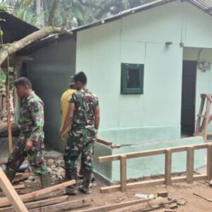 Wujudkan Impian Hunian Layak, Satgas TMMD ke-130 Kodim 0209/LB Bangun Rumah Tukirin