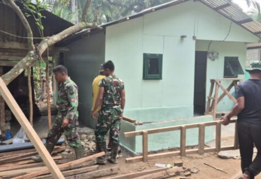 Wujudkan Impian Hunian Layak, Satgas TMMD ke-130 Kodim 0209/LB Bangun Rumah Tukirin