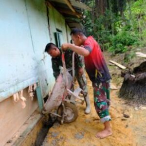 Kokohkan Pondasi, Satgas TMMD ke-130 Kodim 0209/LB Bangkitkan Harapan Suroto Miliki Rumah Layak Huni