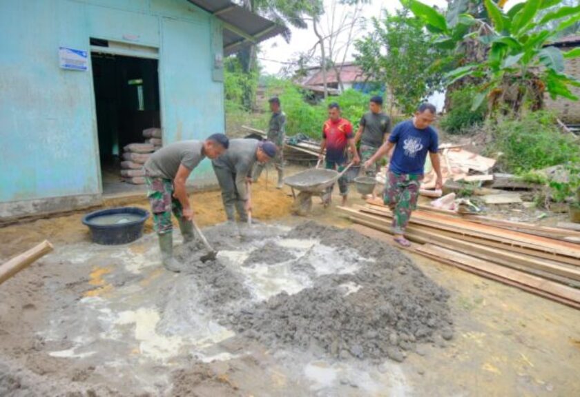 Dari Adukan Semen Tumbuh Harapan, TMMD ke-130 Wujudkan Impian Rumah Layak Suroto