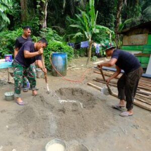 Dari Tanah Menjadi Semen, Rumah Tukirin Perlahan Berubah Berkat TMMD ke-130 Kodim 0209/LB